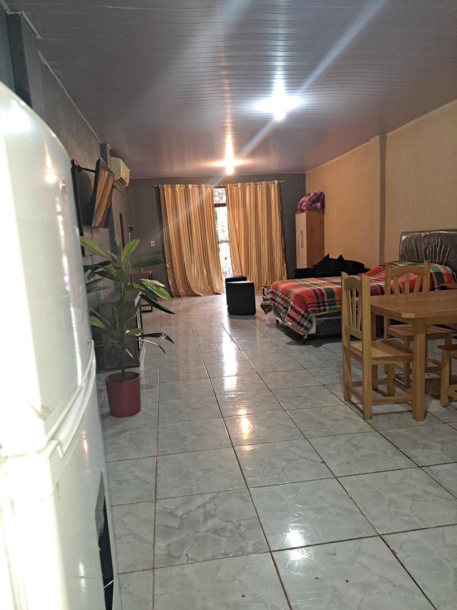 Hummingbird Hostel Ciudad del Este Luaran gambar